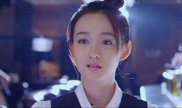 魏大勋何泓姗恋情爆料视频,甜蜜互动引网友热议