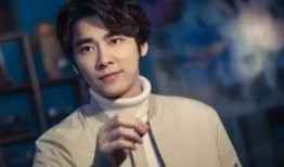 群演爆料李易峰视频,揭秘明星幕后生活片段